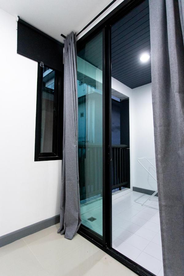 Ferienwohnung P3 Silom Large 2beds full kitchen WIFI 4-6pax Bangkok Exterior foto